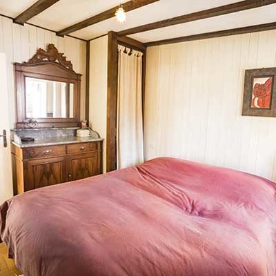 Boggi House accommodation double bed