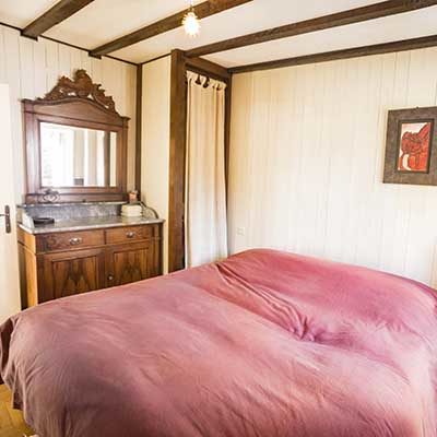 Boggi House accommodation double bed